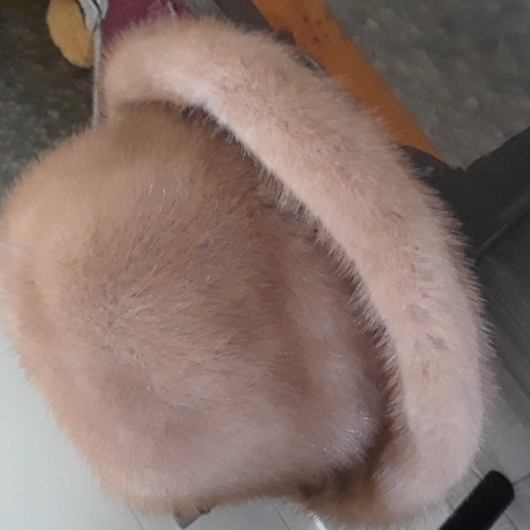 ABSOLUTELY STUNNING!! MINK HAT - Picture 6 of 6